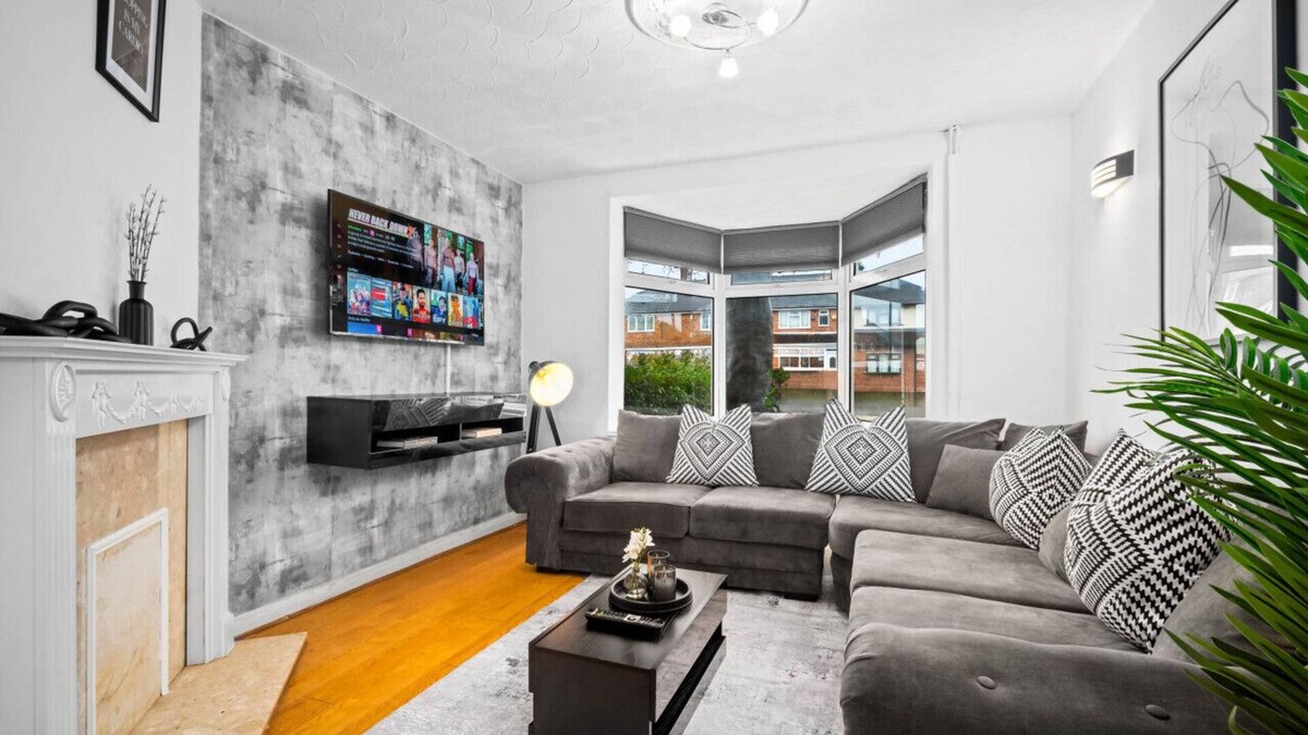 Acocks Green House | Modern 3 Bedroom House - Parking - Garden