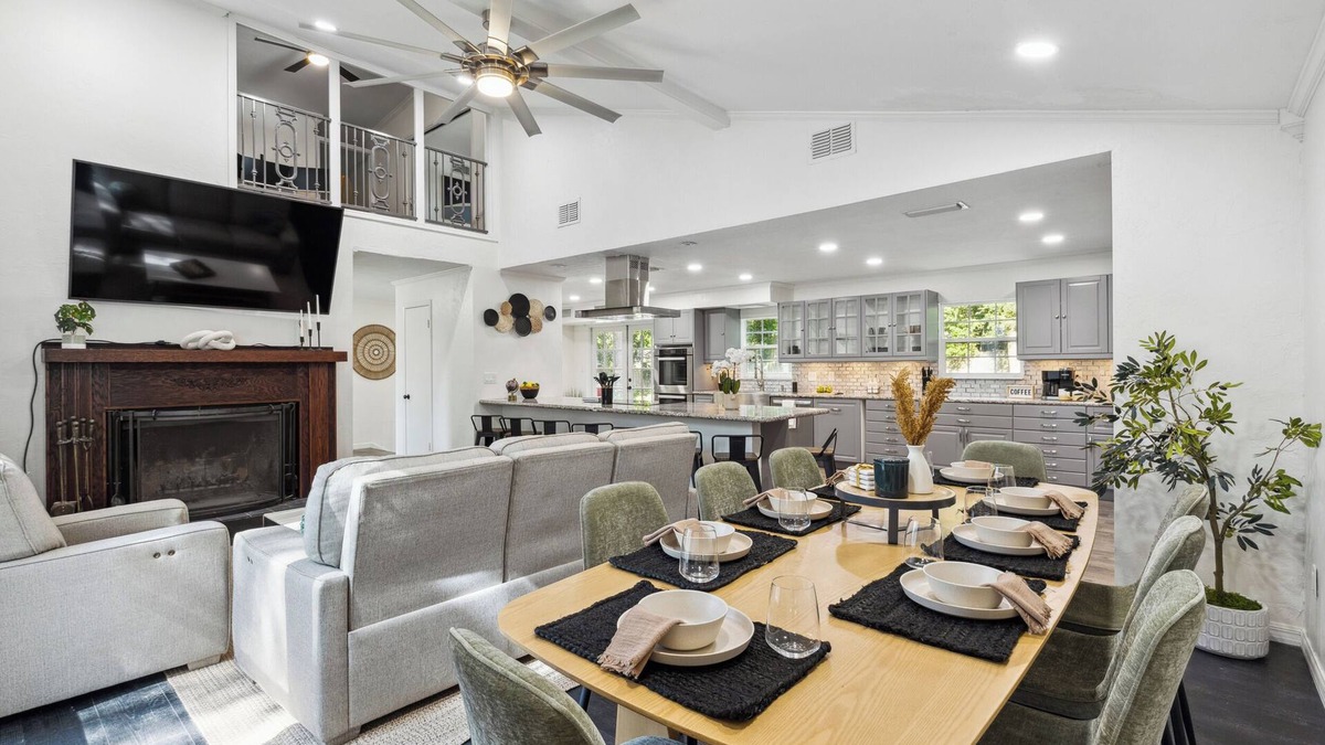 Gainesville House | Modern 3-bedroom house walking distance from UF stadium!