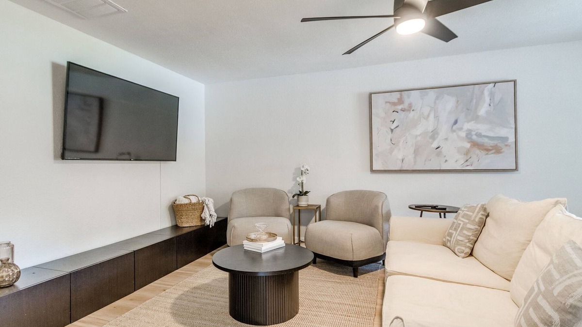 Edmond House | Modern 3-bedroom home in downtown Edmond