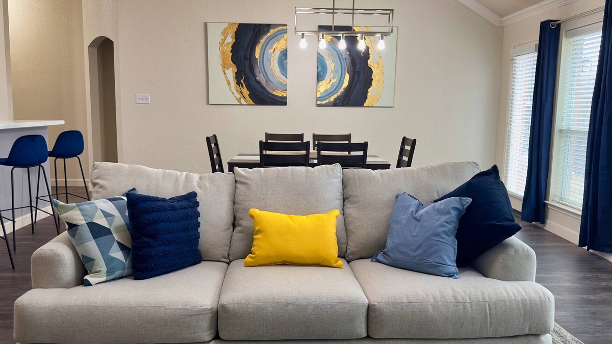 Mansfield House | Modern 3 bedroom home for stay! AT&T Stadium, Globe Life Field - TX Rangers.