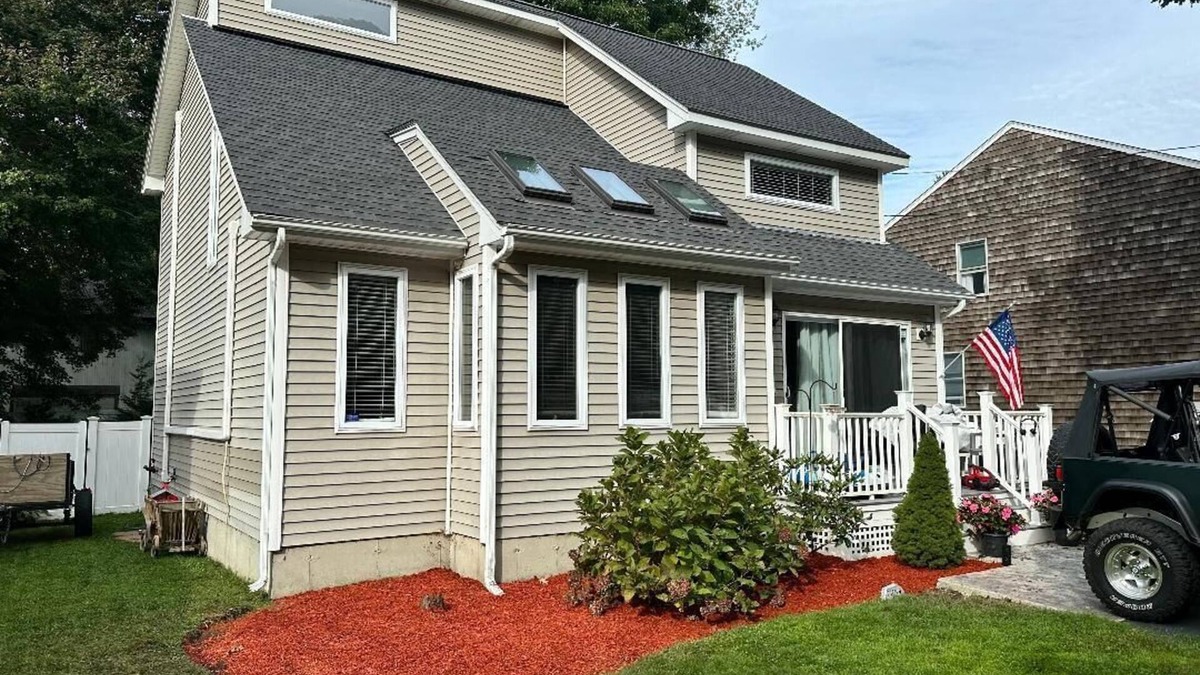 Bristol House | Modern 3-bedroom house in beautiful and historic Bristol, RI. WiFi, AC.