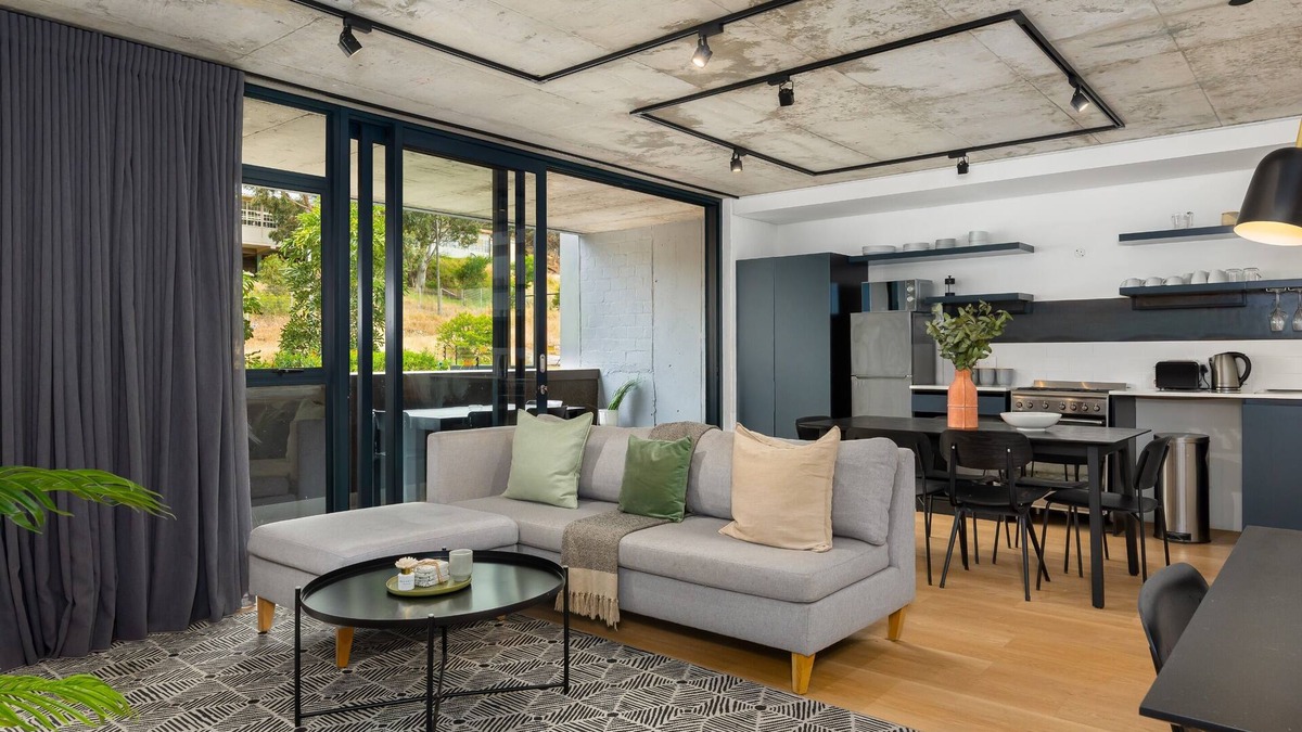 Schotsche Kloof Apartment | Modern 3-Bedroom in the Heart of Bo-Kaap - Netflix