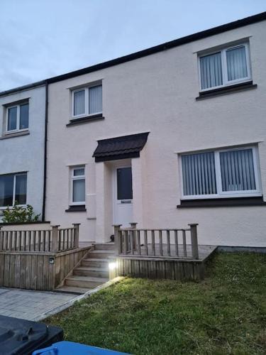 Benbecula House | Modern 3 Bedroom Property centrally based