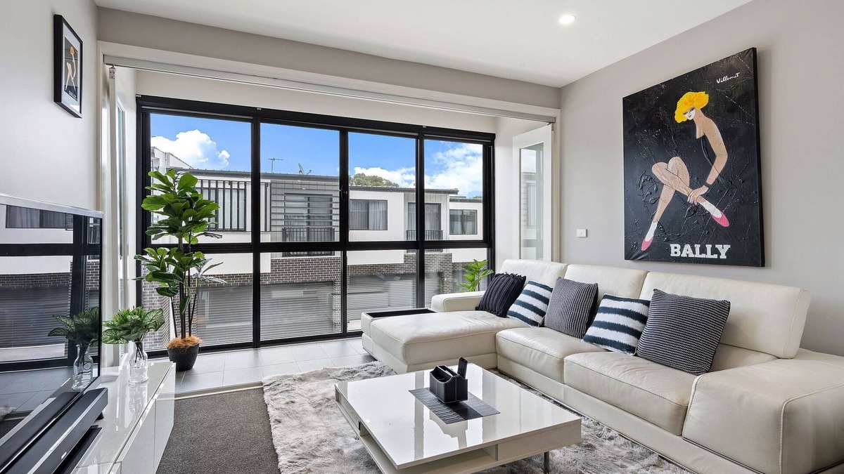 Greenway House | Modern 3-Bedroom Townhouse in Quiet Greenway