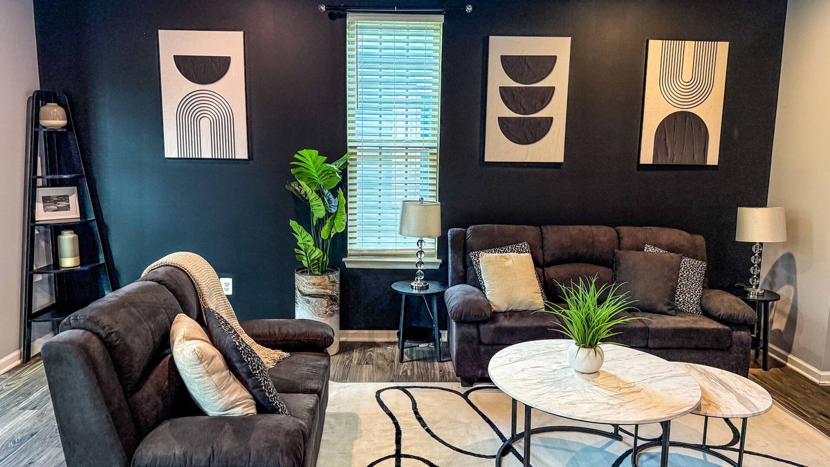 Brooklyn Park House | Modern 3-Bedroom Townhome 10 Mins from BWI, 11 Mins to Ravens & Orioles Stadiums