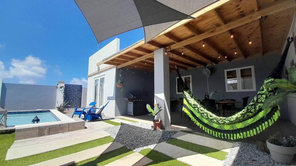 Sabana Liber Villa | Modern 3-bedroom villa with private pool, great alarm system, WiFi, hot water!