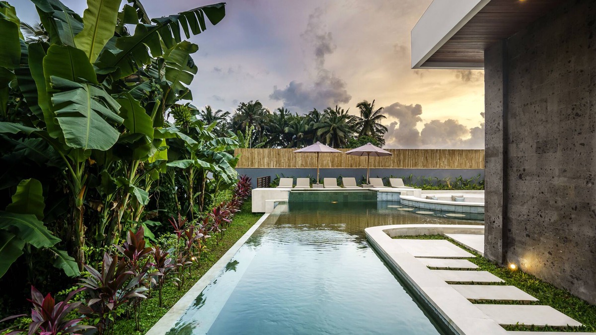 Peliatan Villa | Modern 3-bedroom villa with pool between rice paddies and jungle