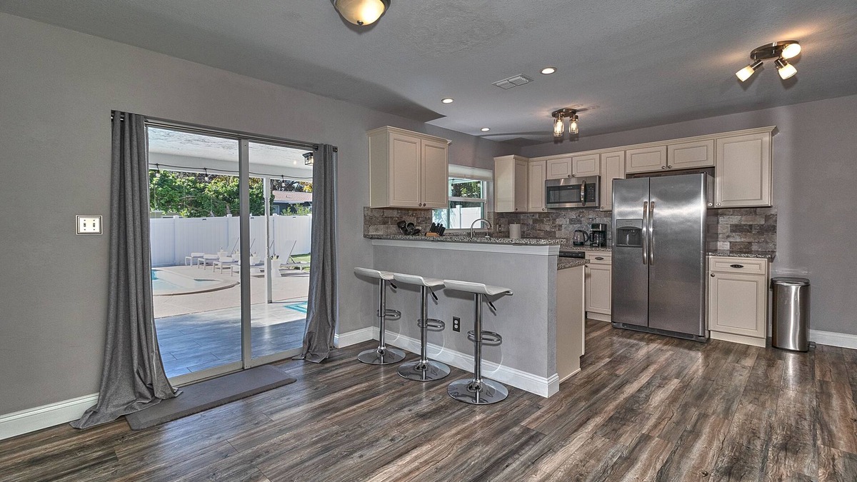 Clearwater House | 🌴Modern 3 Beds Home with Pool 🌴