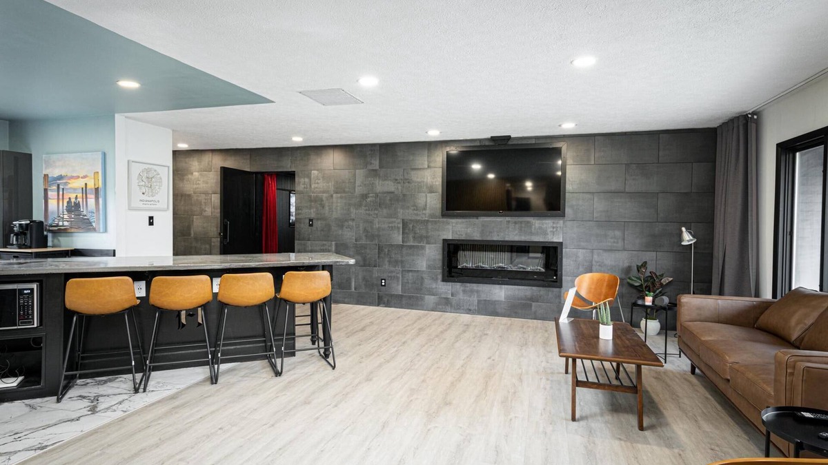 Lawrence House | Modern 3 BR home w/hot tub, movie room, dog park