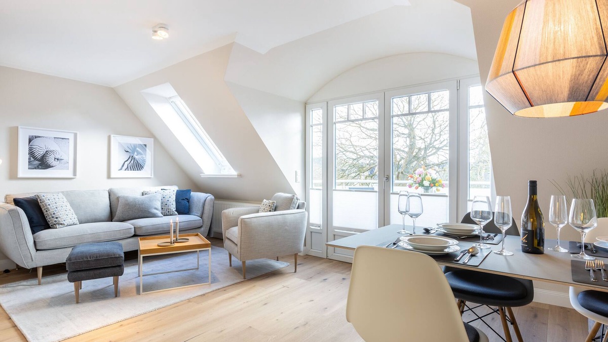 Westerland Apartment | Modern 3-room vacation apartment for up to 4 people with balcony.