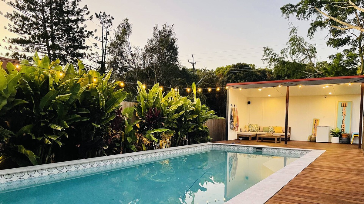 Burringbar House | Modern 3bd home close to town W/pool & WI-FI