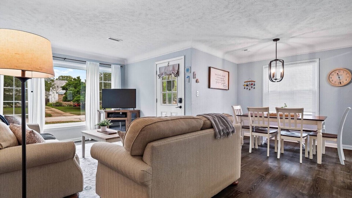 Parma Heights Apartment | Modern 3Bed Home Near CLE With Private Backyard