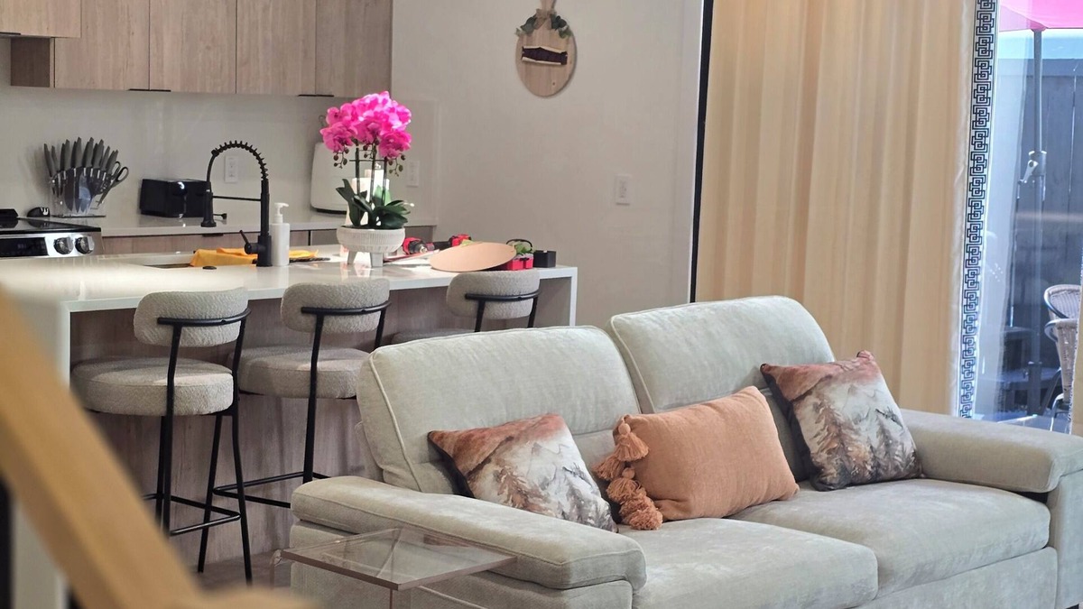Dallas House | modern 3bedroom townhome in the Heart of Dallas Downtown New Build w/Jacuzzi, EV