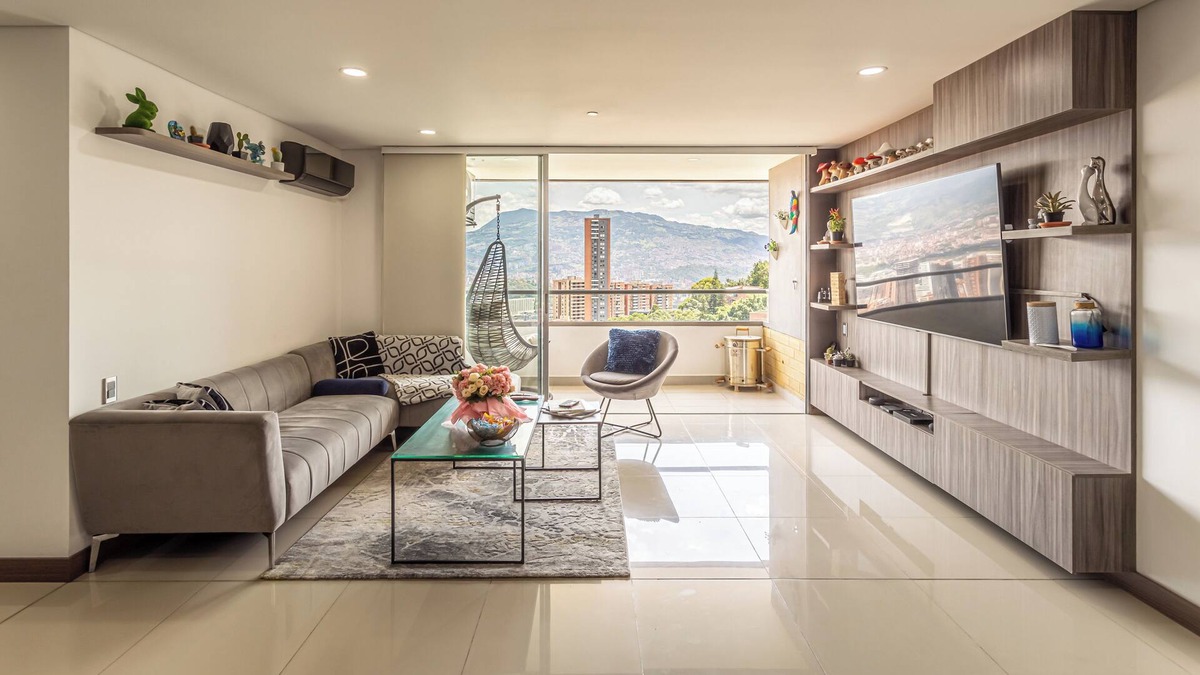 Castropol Apartment | Modern 3BR/2.5BA APT in El Poblado w/ 600+ Mbps Wifi, A/C, BBQ, Balcony + View