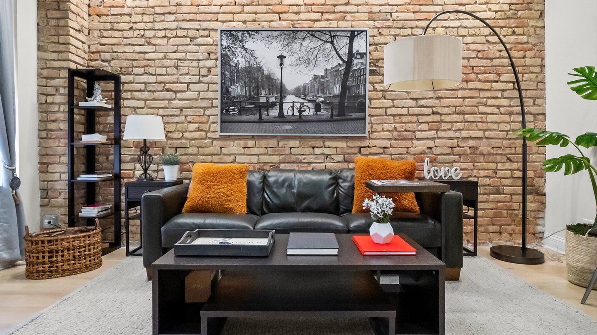 East Albany Park Apartment | Modern 3BR/2BA Retreat with Deck, Grill, and 2GB Speed WiFi in Chicago!