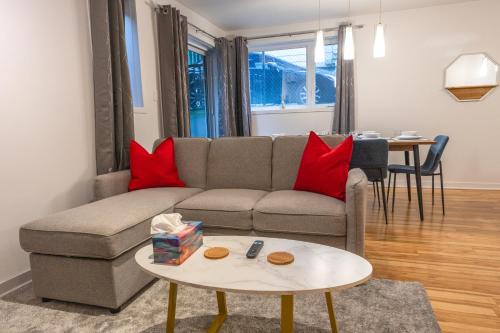 Laval-des-Rapides Apartment | Modern 3BR 4beds apartment AC WiFi Free Parking