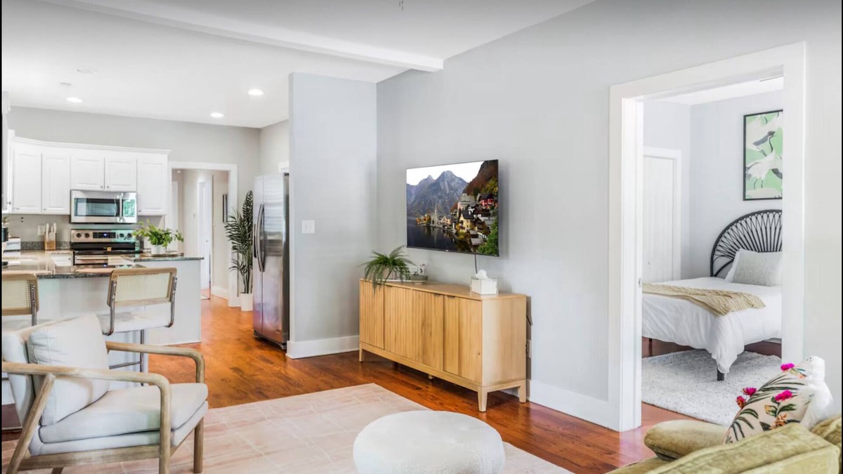Downtown Villa | Modern 3BR Downtown Retreat - Bright Stylish - 5 min from WakeMed