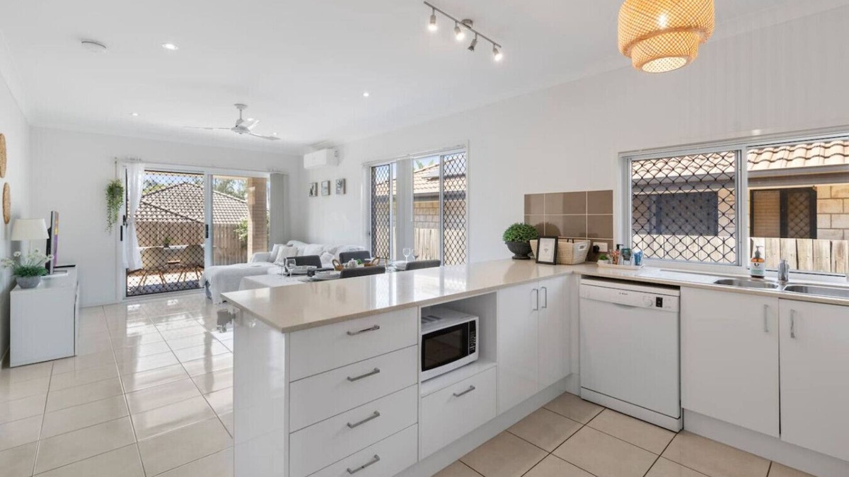 Deebing Heights House | Modern 3BR Home in Peaceful Deebing Heights