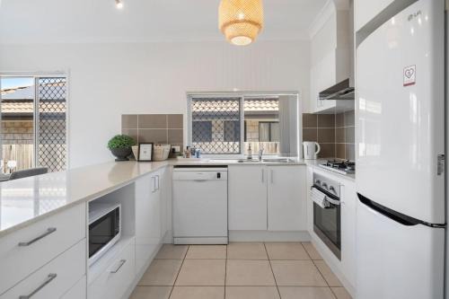 Deebing Heights House | Modern 3BR Home in Peaceful Deebing Heights