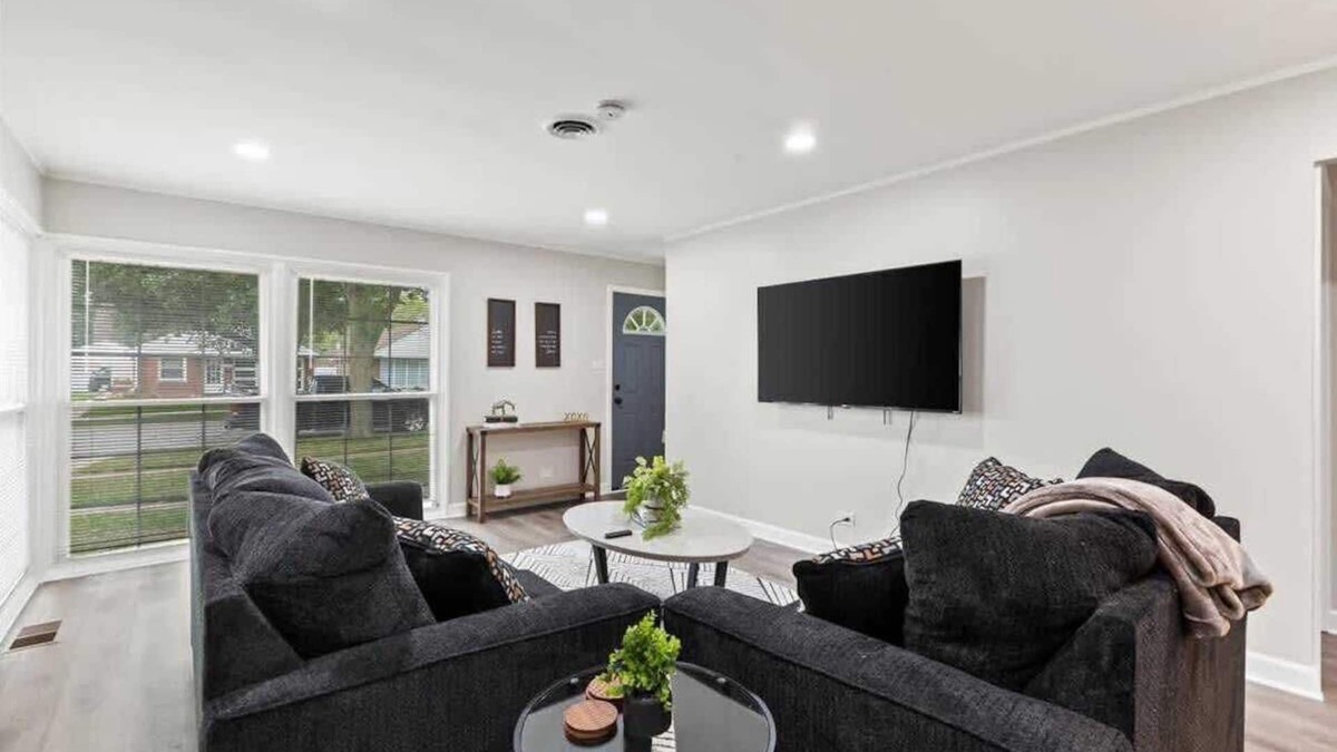 Westchester House | Modern 3BR Home w/Huge Backyard | LCP Collection