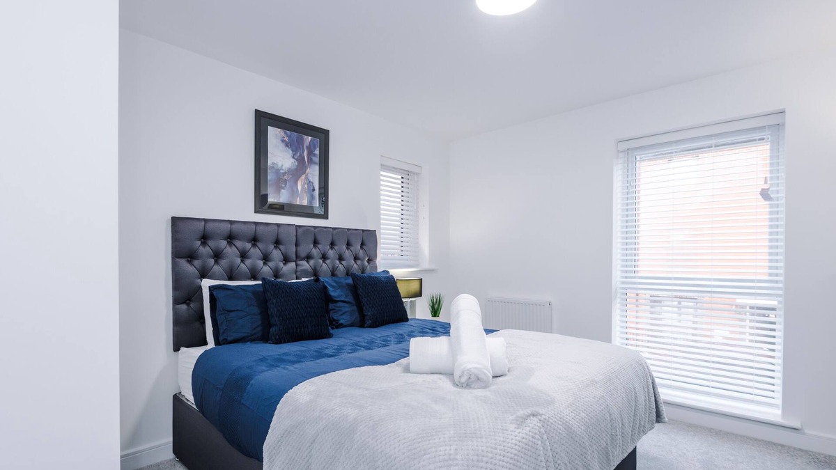 Manchester House | Modern 3BR House with FREE Parking