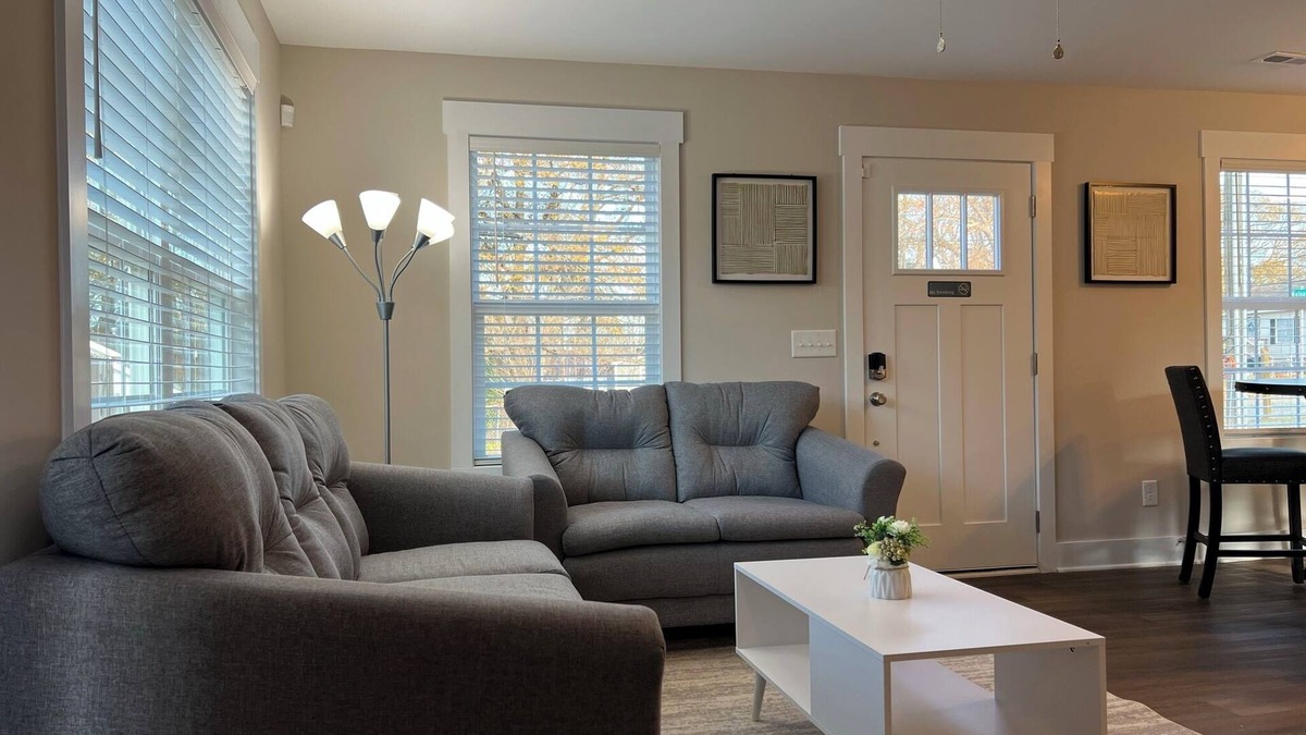 Gastonia House | Modern 3BR New Build - King Bed + Roku TVs