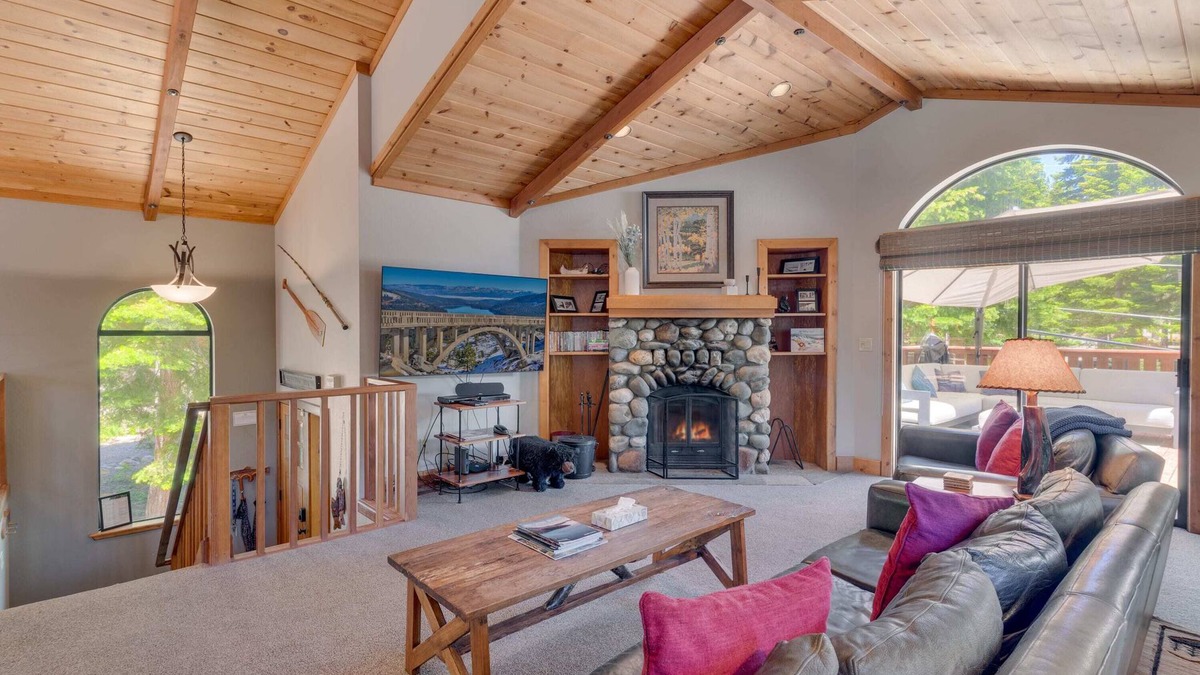Talmont Cabin | Modern 3BR Tahoe Cabin w/Hot Tub