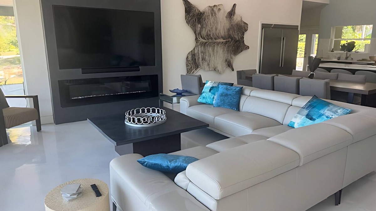 Maitland House | Modern 4 bed/4 bath Lake Home