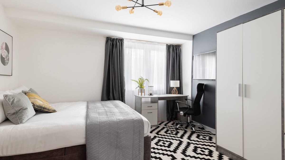 Cathedrals Apartment | Modern 4 Bed Apartment next to Borough Station