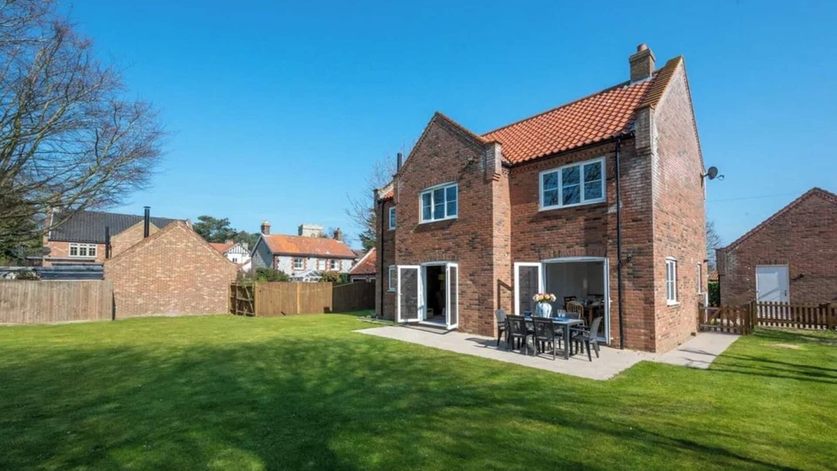 West Runton House | Modern 4-Bed Coastal Retreat in West Runton