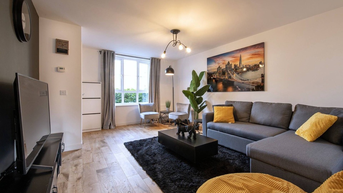 Liberton House | MODERN 4-BED EDINBURGH HOUSE WITH PRIVATE PARKING