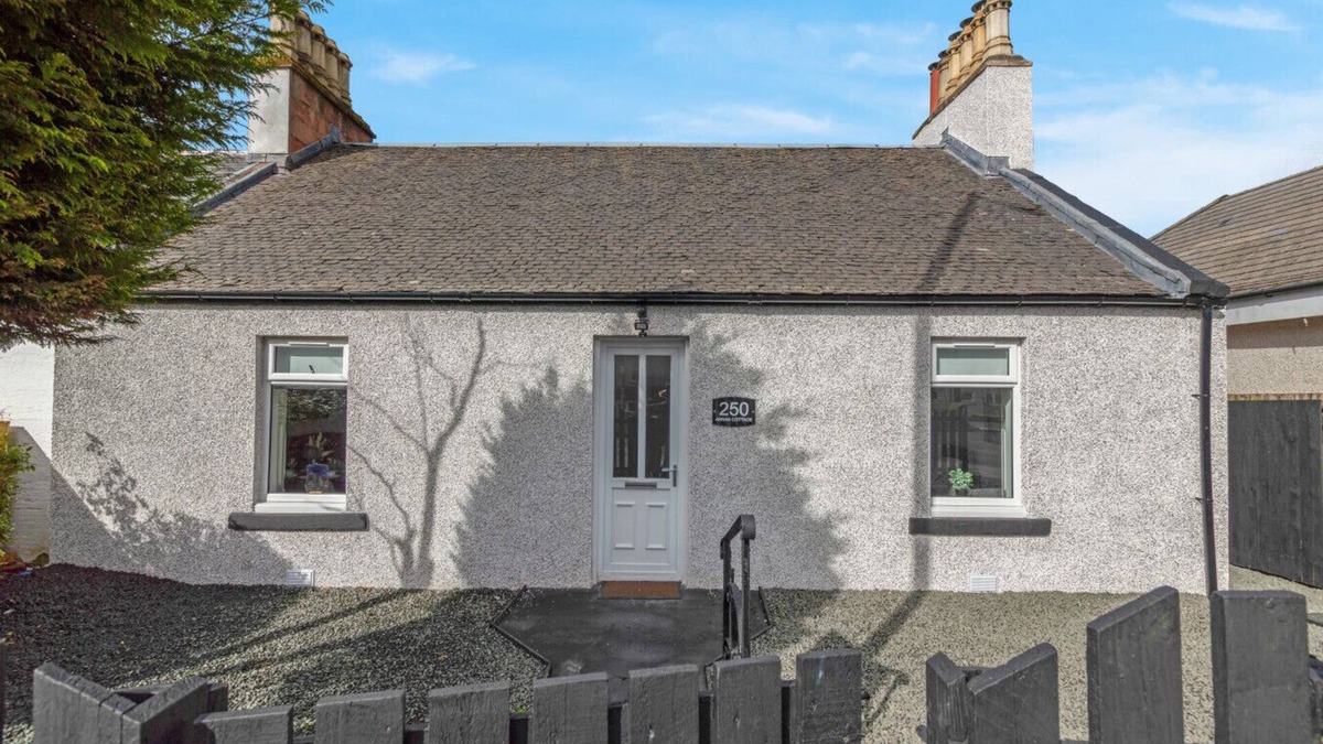 Coatbridge House | Modern 4-Bed Home in Coatbridge – Near Glasgow