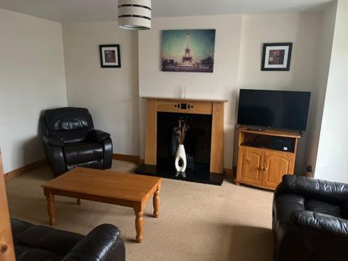 Tubbercurry House | Modern 4 Bed House in town
