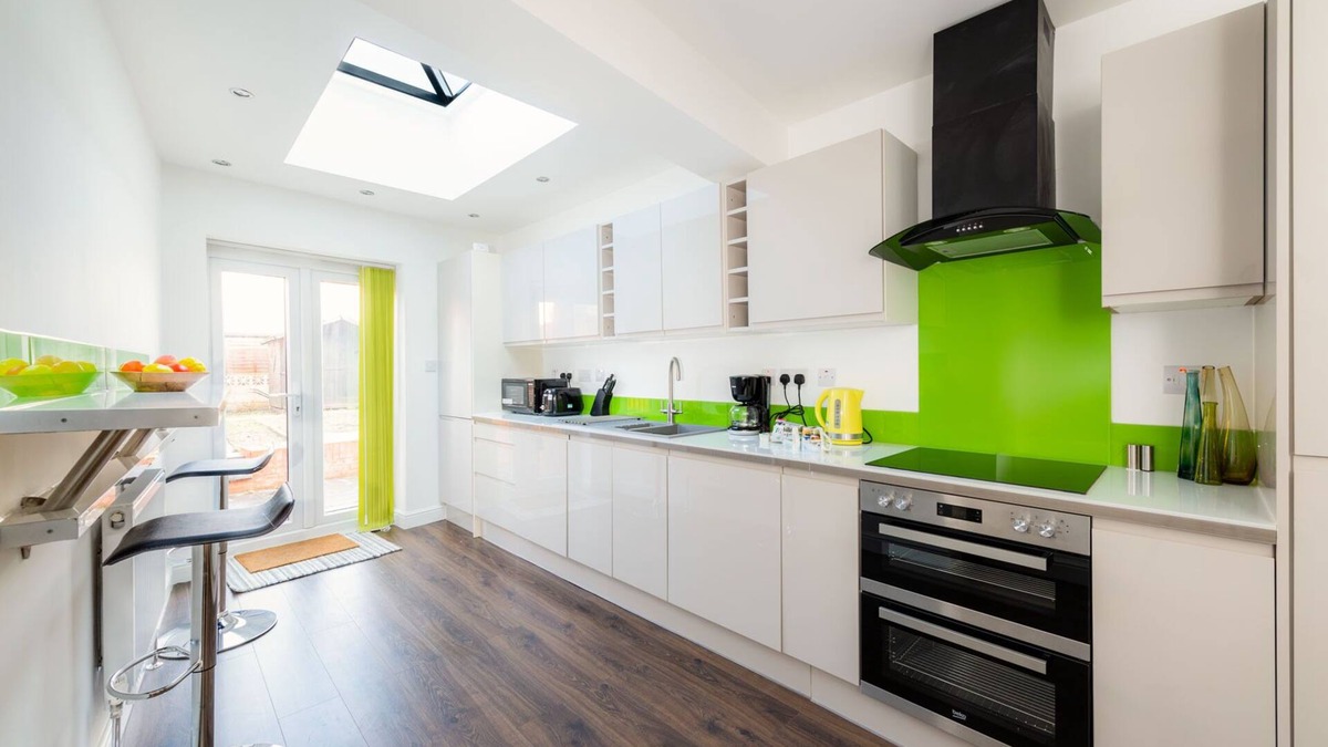 Salisbury House | Modern 4 Bed House-Perfect Getaway for Stonehenge!