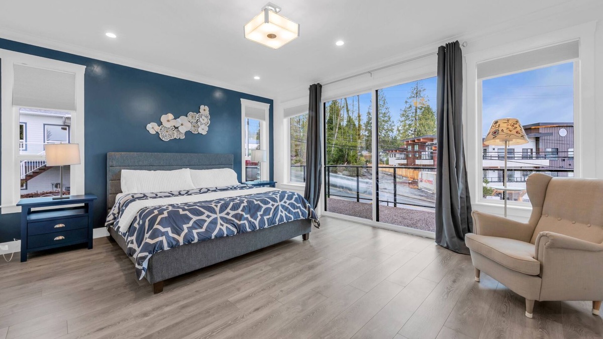 Gibsons House | Modern 4-bedroom house with ocean& mountain view