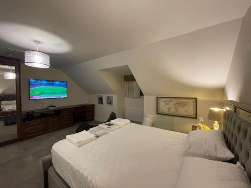 Ebbsfleet Valley House | MODERN 4 BEDROOM HOUSE WITH GARDEN & PARKING