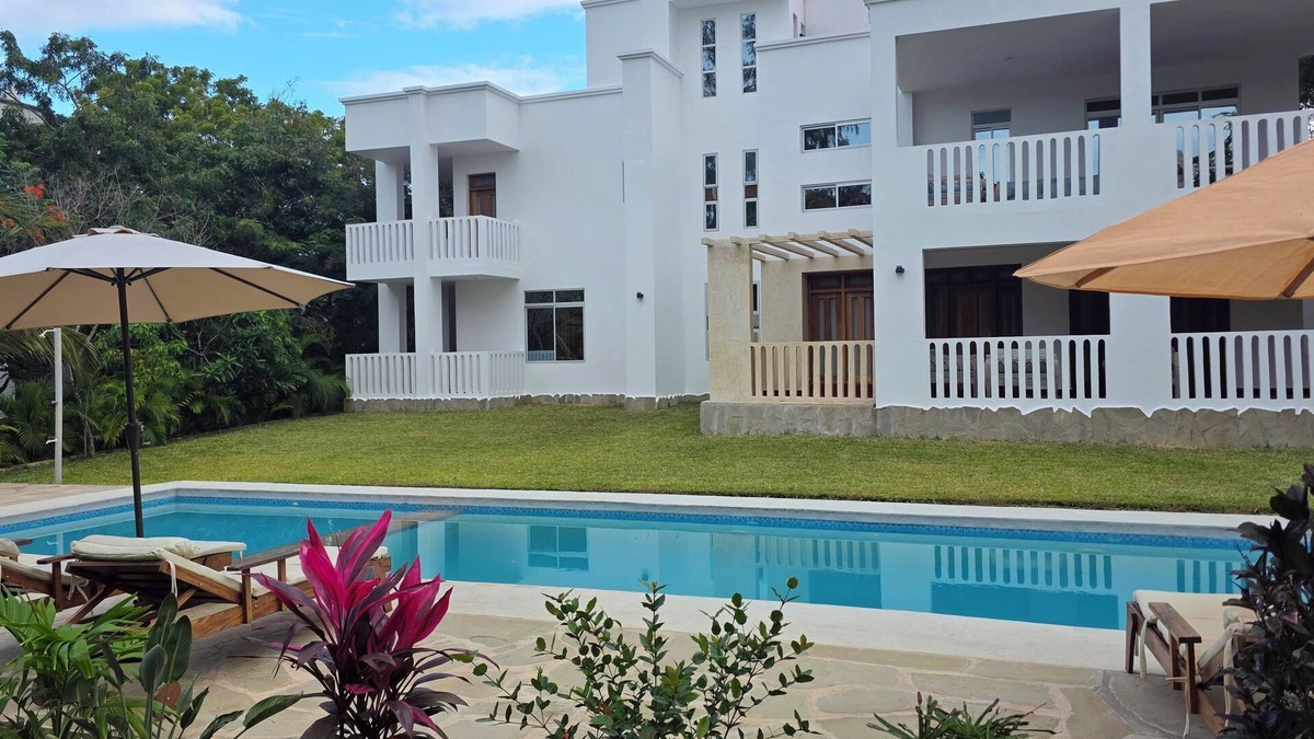 Diani Beach Villa | Modern 4-Bedroom Villa with Rooftop & Beach Access – Diani