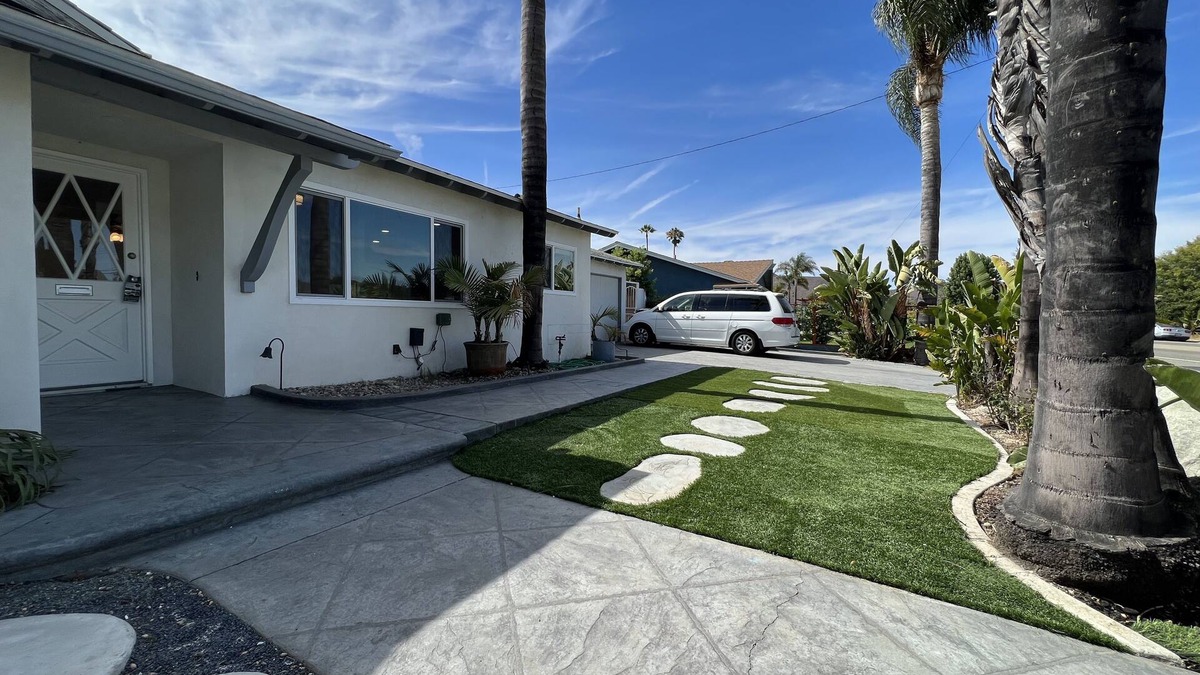 Thousand Oaks House | Modern 4 King Beds/Beauty Large yard/Golf/WFH/Long Stay/WIFI/FWY/25mins to Beach