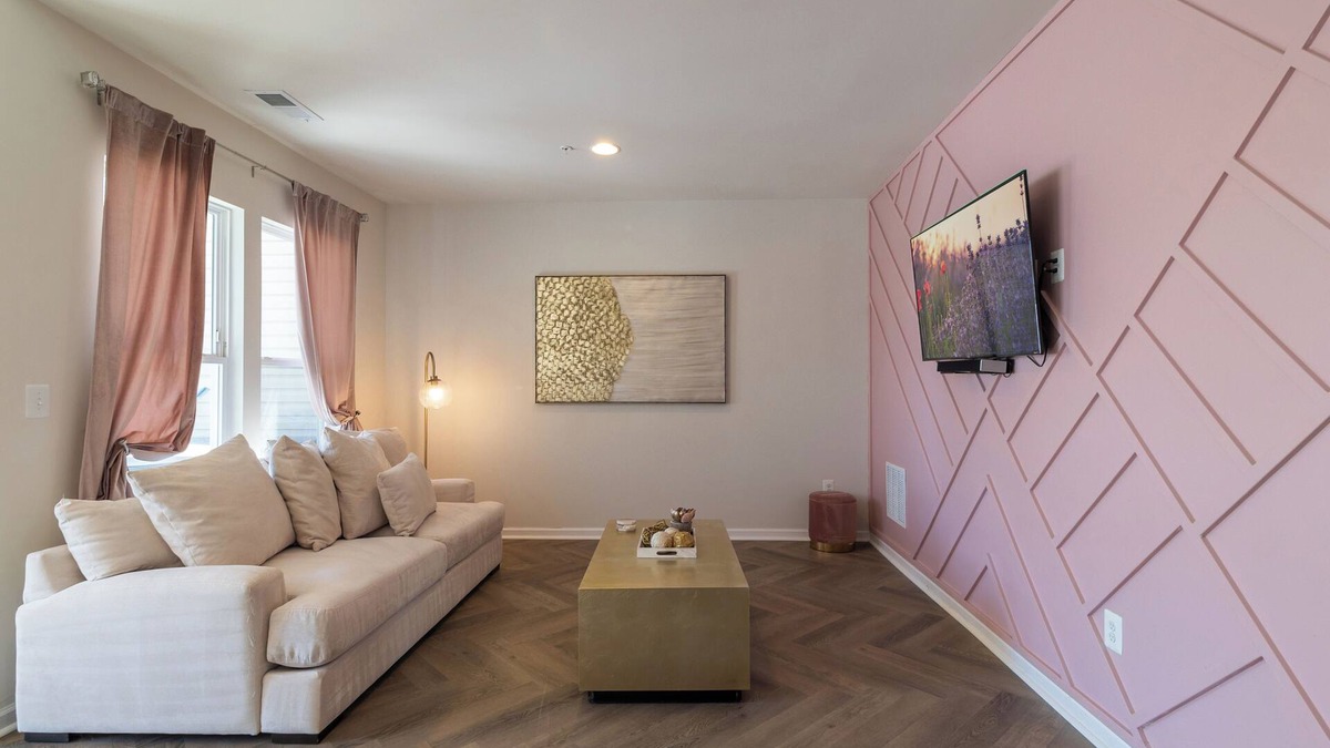 Hanover House | Modern 4-Story Townhome/Great Location