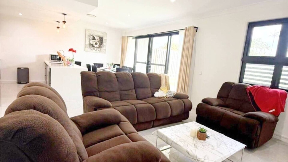 Rochedale House | Modern 4B Townhouse Spacious & Serene in Rochedal