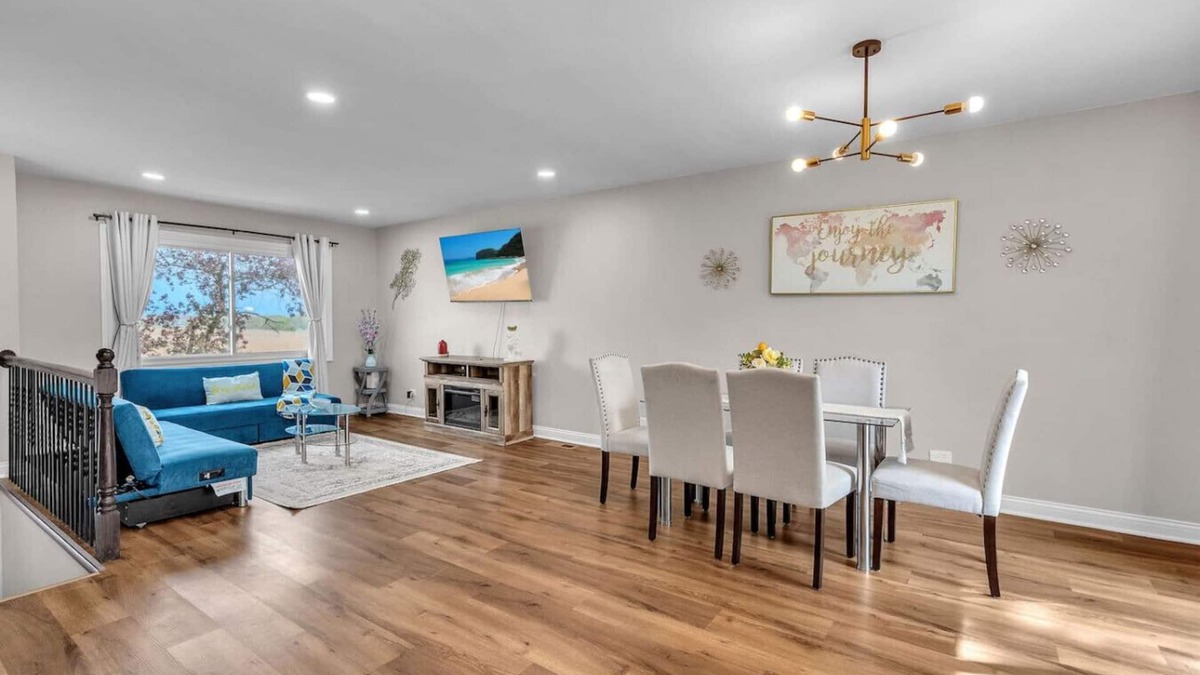 Lake in the Hills House | Modern 4BD Home in Lake Hills Pet friendly