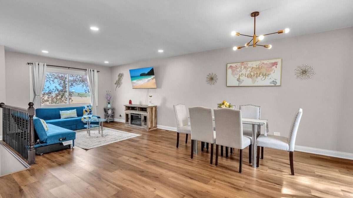 Lake in the Hills House | Modern 4BD Home in Lake Hills Pet friendly
