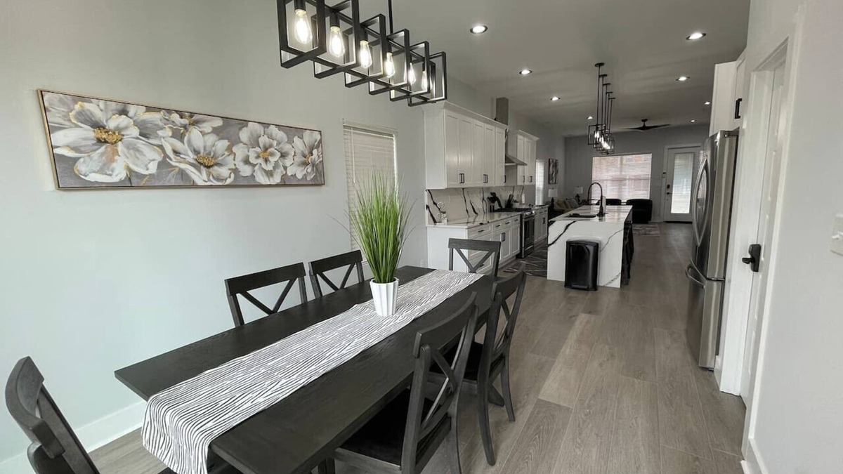Fall Creek Place House | Modern 4BR/5BA Downtown Indpls