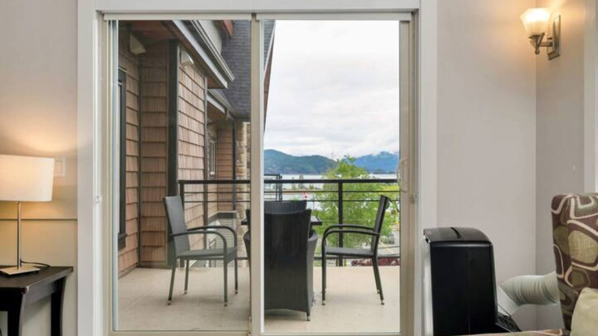 Harrison Hot Springs Apartment | Modern 4BR Penthouse With Lake Views