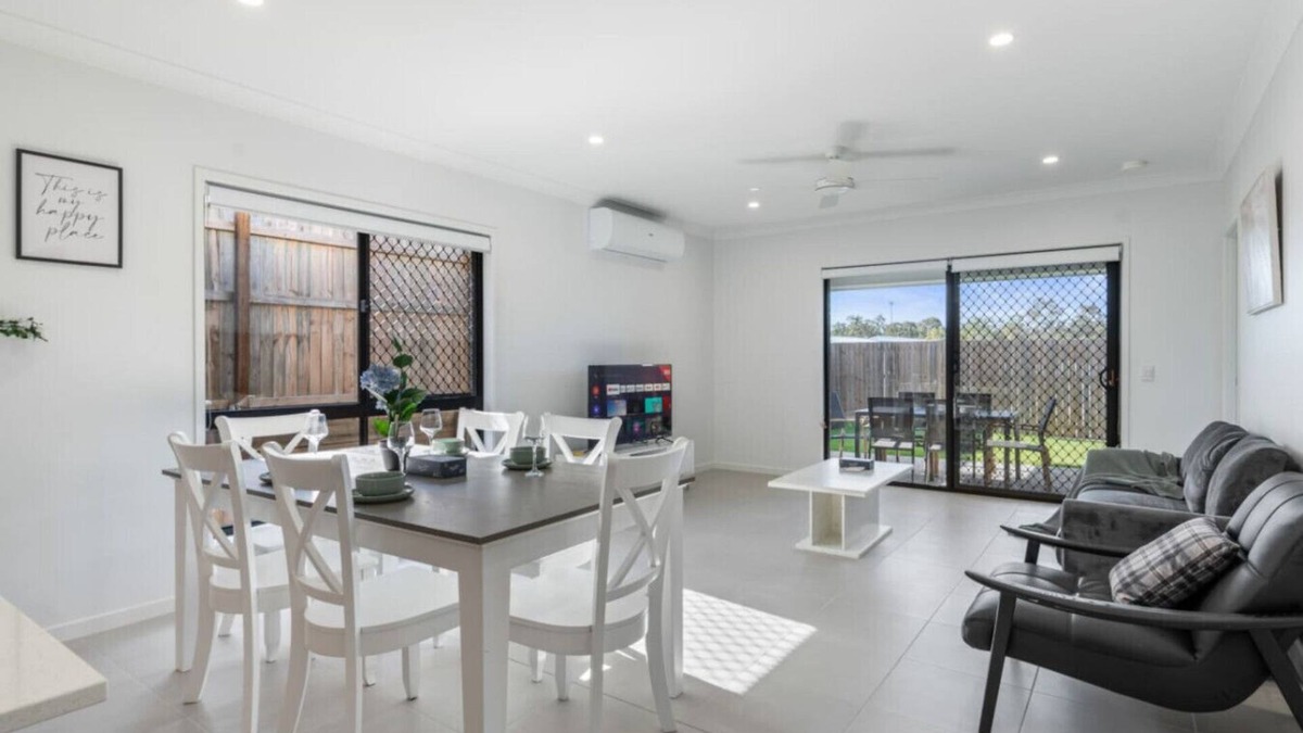 Ripley House | Modern 4BR Family Home in Quiet Ripley Location