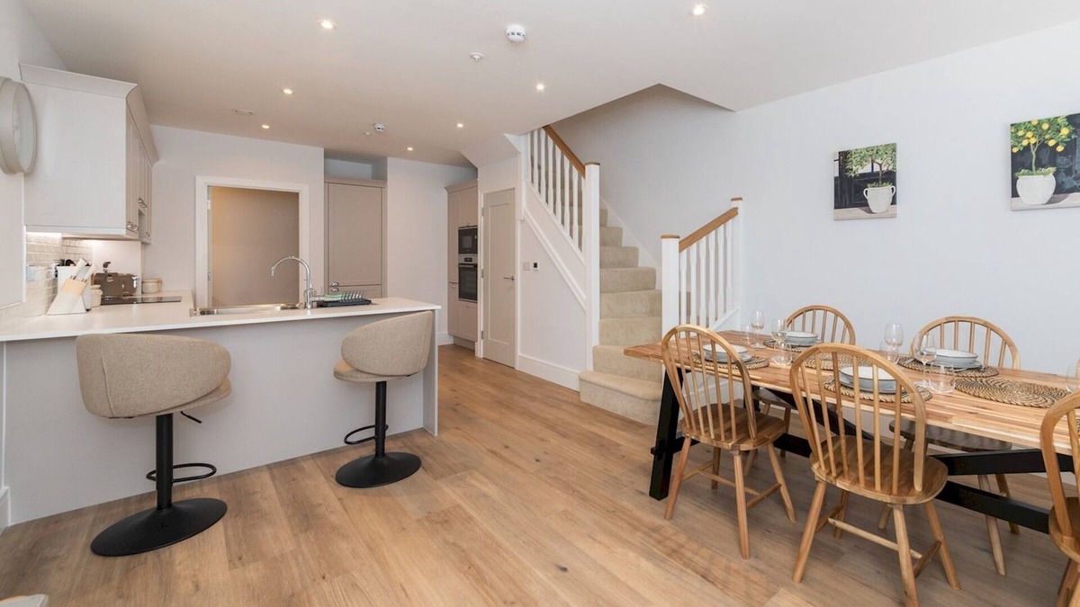 Reading House | Modern 4BR New Home near Biz Park & Station | Pass the Keys