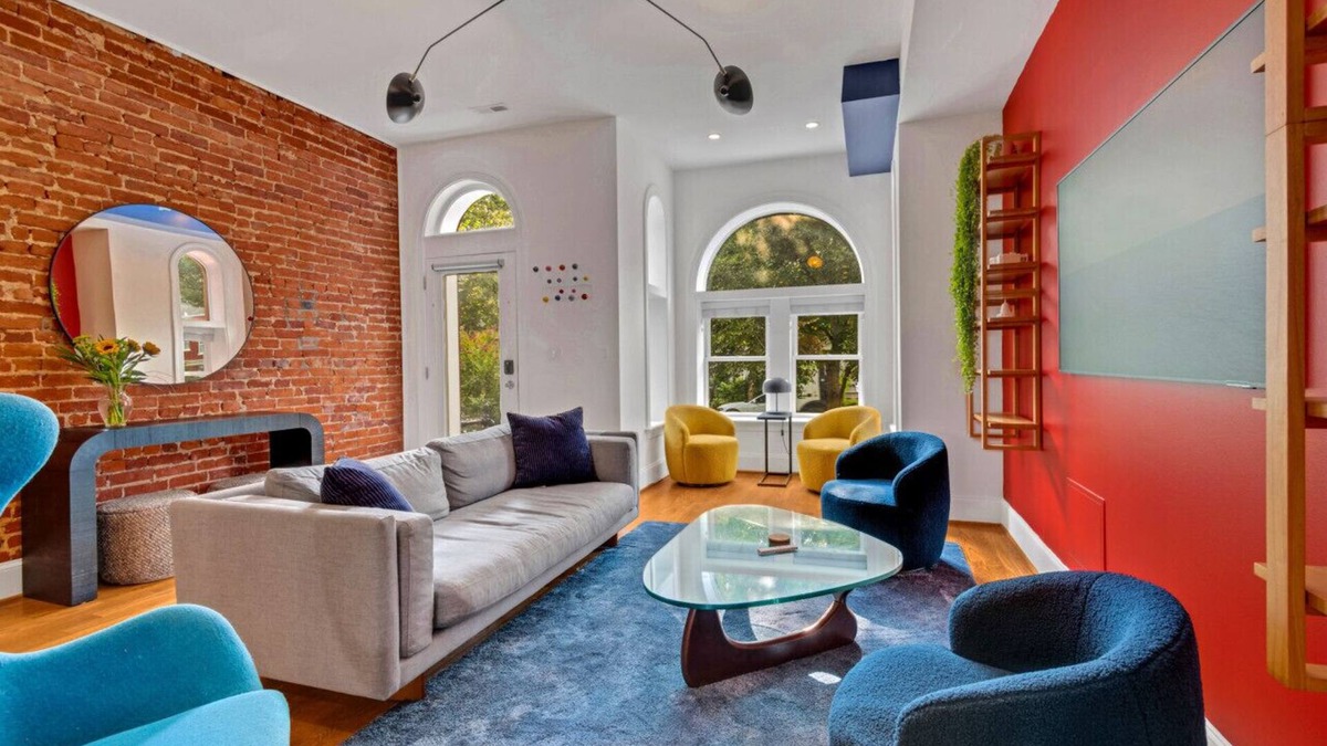 Truxton Circle House | Modern 5 Bed Luxe Rowhome w Patio deal for Groups