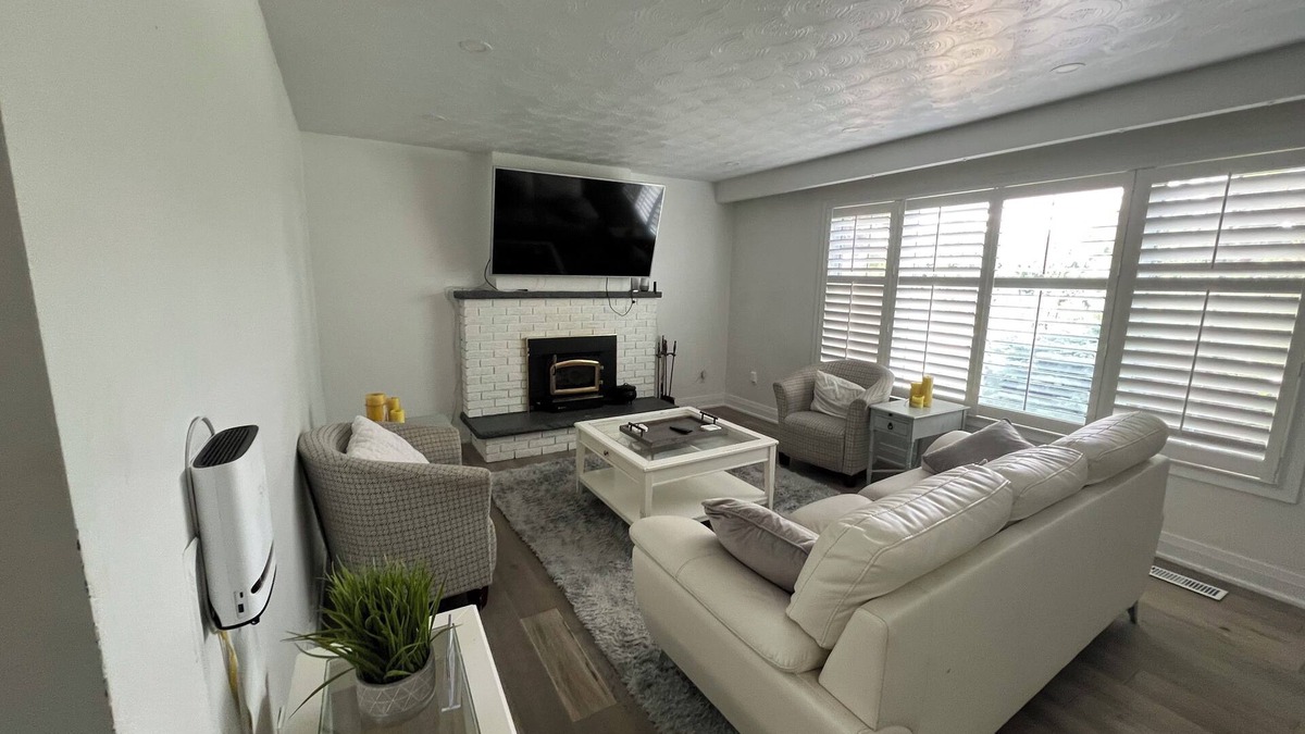 Georgetown House | Modern 5 Bedroom Bungalow with Two Separate Living Spaces In Georgetown, ON