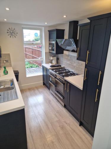 Thornton Heath Apartment | Modern 5 bedroom house with parking, London