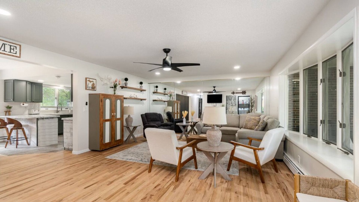 Bay City House | Modern 5BR House, Long Term, Large Groups, Bachelorette Parties, Handicap,Family